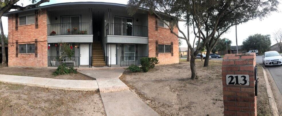 Building Photo - 213 E Upas Ave