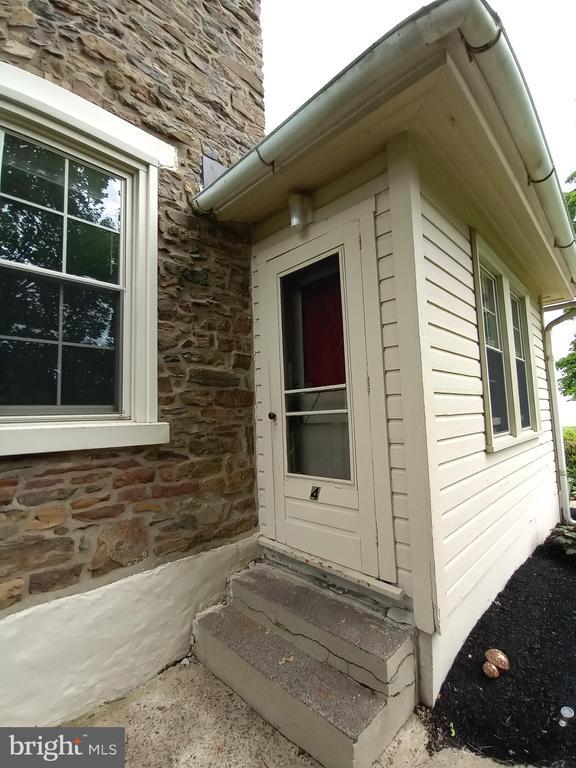 Building Photo - 1926 Hilltown Pike