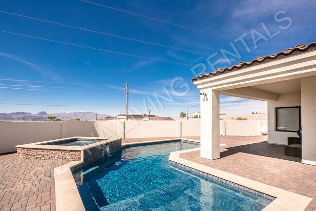 Building Photo - FURNISHED POOL HOME