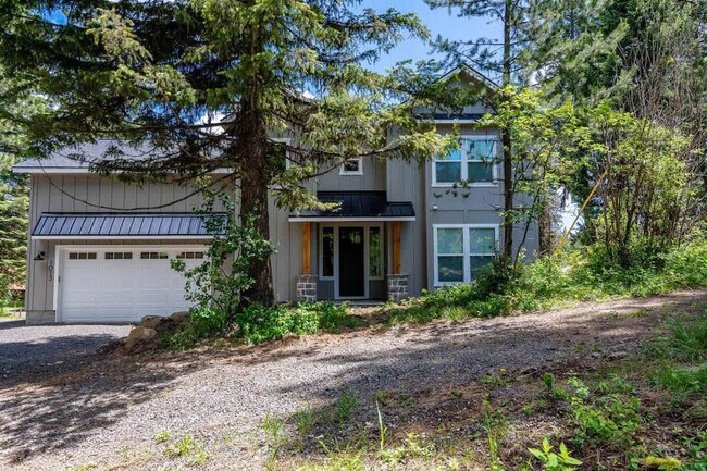 Building Photo - 1013 Yew Wood St