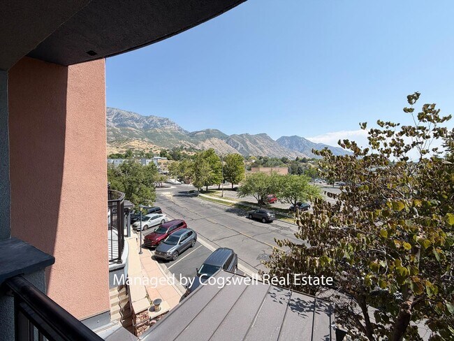 Building Photo - 5005 N Edgewood Dr