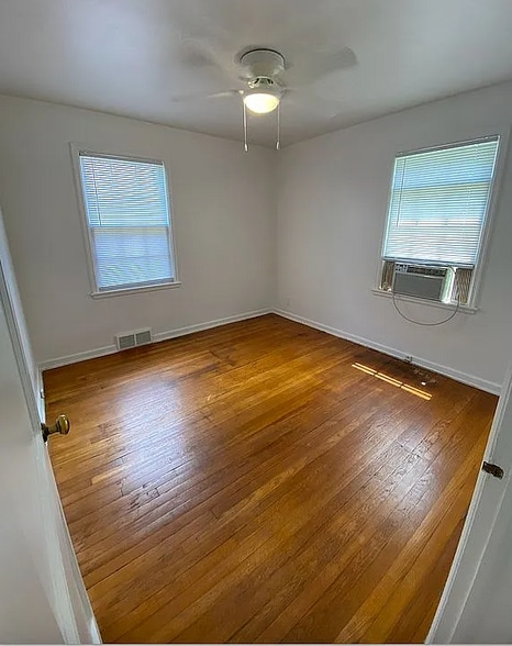 Bedroom - 3535 Apple St