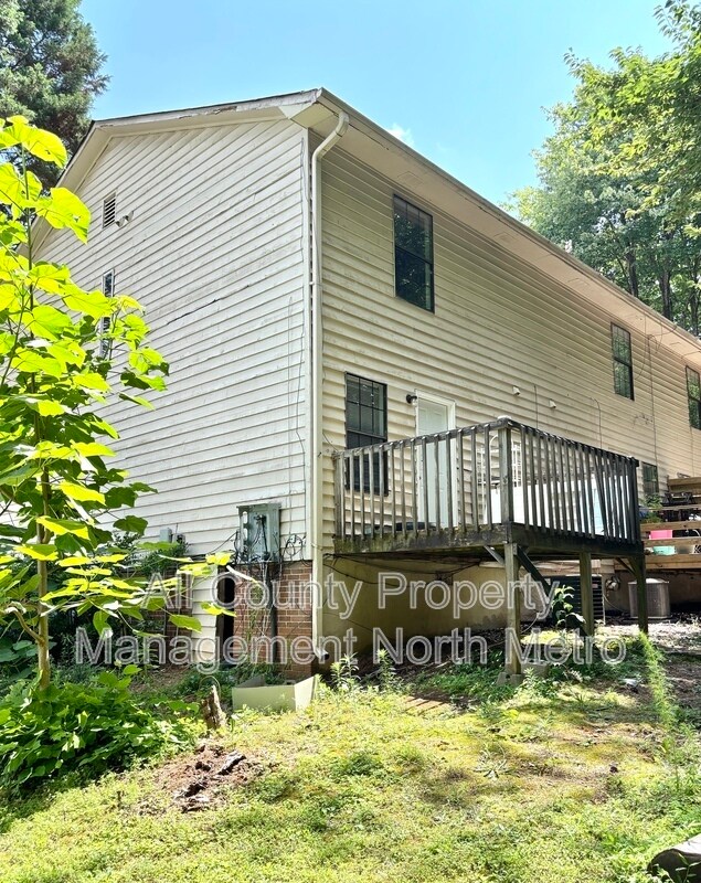 Building Photo - 2241 Highpoint Rd