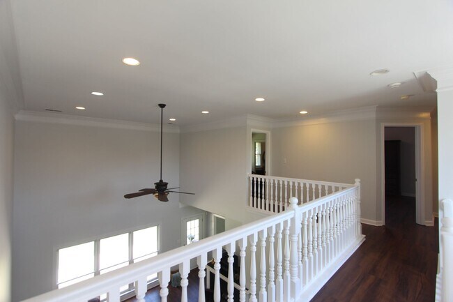 Building Photo - 4 Bedroom 2.5 Bath Lake Cyrus Beauty LOADE...