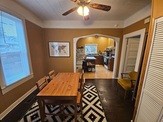 Building Photo - 2 Bedrooms, 1 Bathroom Single Family House