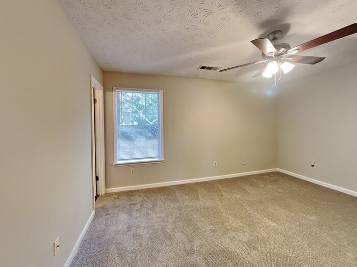 Building Photo - 6156 Raleigh Oaks Ct