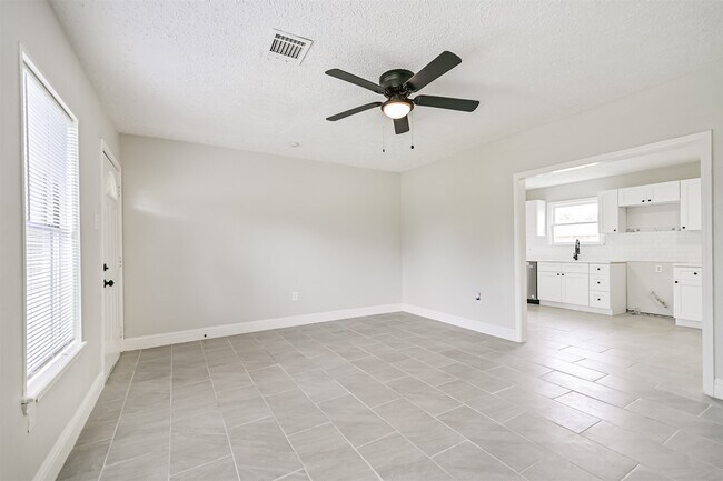 Building Photo - 5007 Northridge Dr