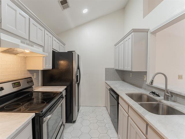 Building Photo - 513 Essex Pl