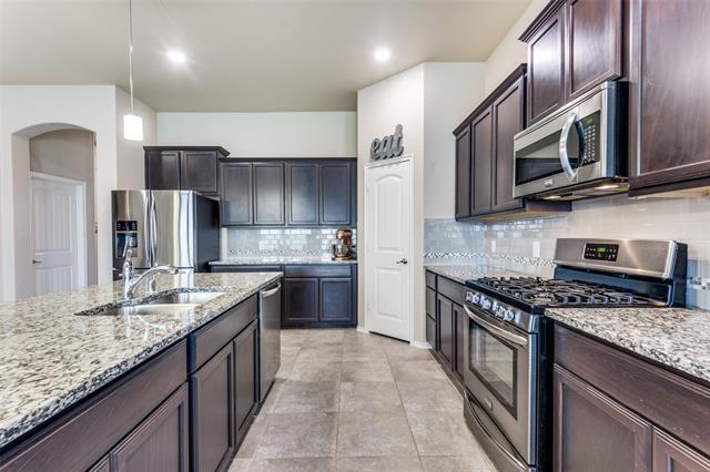 Building Photo - 2025 Lake Vista Dr