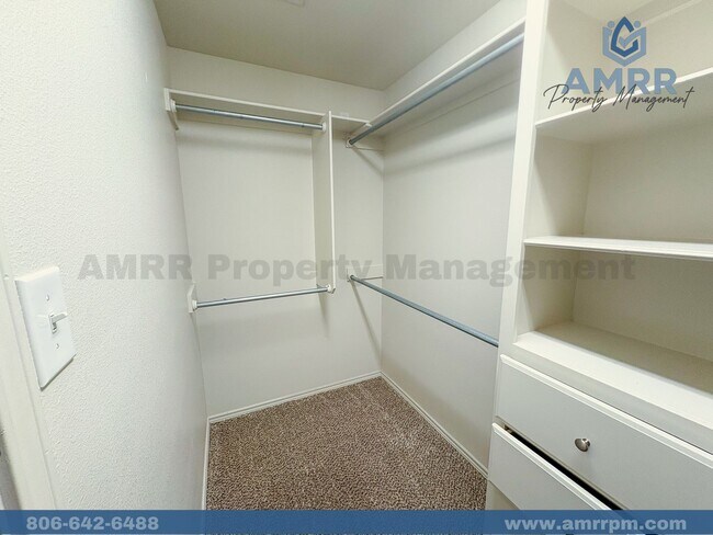 Building Photo - Easy Living with AMRR: Spacious 3-Bedroom Home