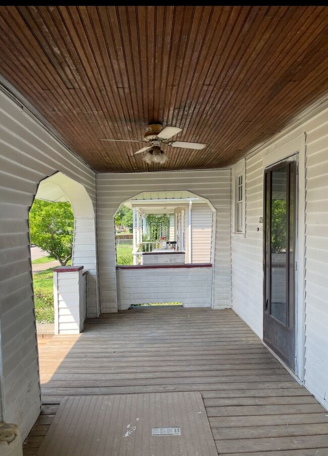 Building Photo - Four Bedroom Home in South Charleston