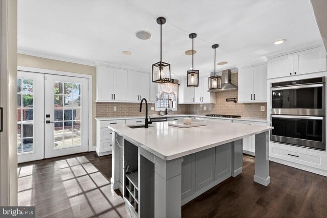 Building Photo - 335 Connecticut Ave