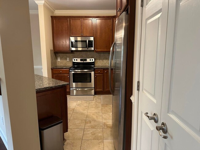 Building Photo - Condo in gated Anderson Creek Club!