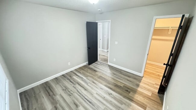 Building Photo - 1 Bedroom 1 Bathroom Apartment!