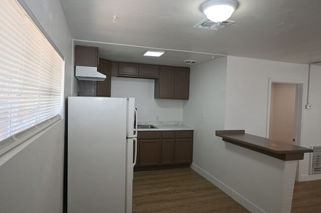 Building Photo - 1610 Marlin Ave