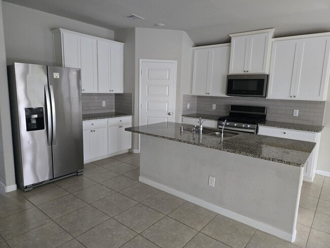 Building Photo - 2815 Dry Creek Dr