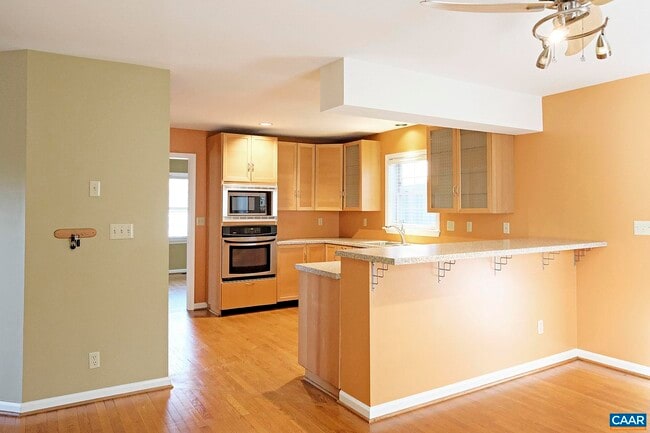 Building Photo - 755 King St