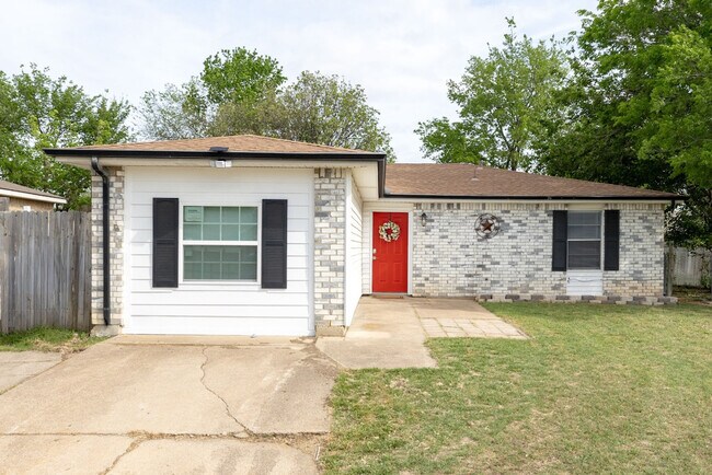 Building Photo - 2428 McAdoo Ln
