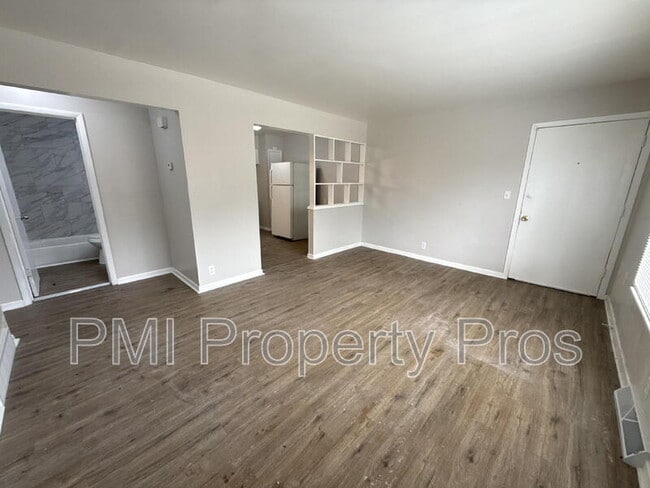 Building Photo - 7701 W Hampton Ave