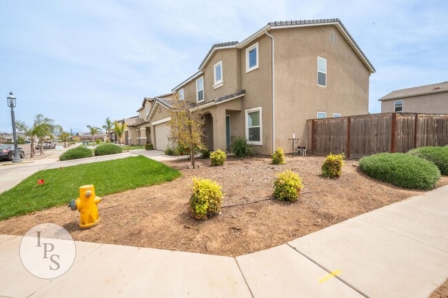 Building Photo - Sanger 2-Story Home, SOLAR!!!  4BR/2.5BA, ...