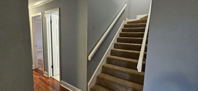 Building Photo - 1117 Appian Way