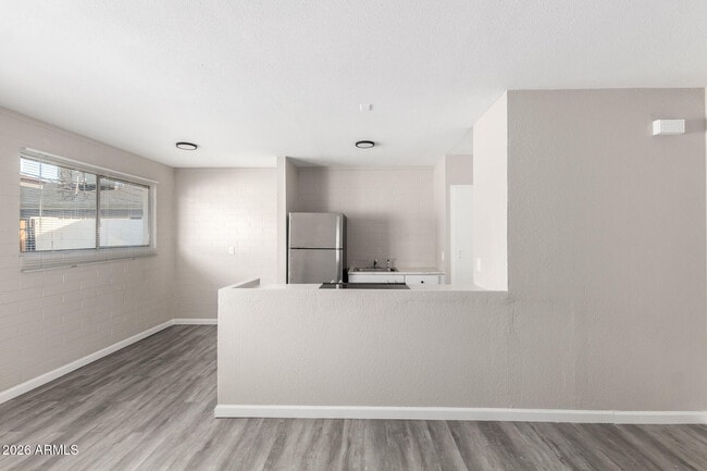 Building Photo - 405 S Priest Dr