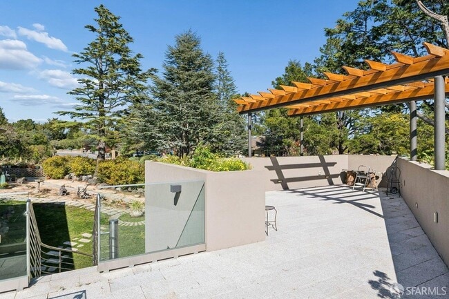 Building Photo - 1435 Lakeview Dr