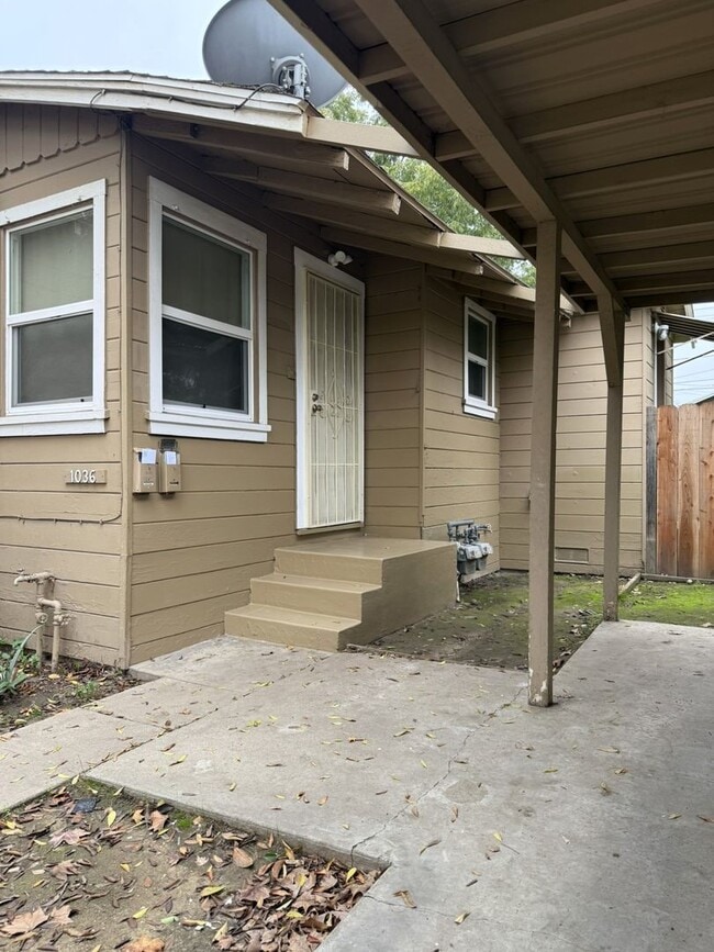 Building Photo - Sweet 2/1 Available NOW!!!