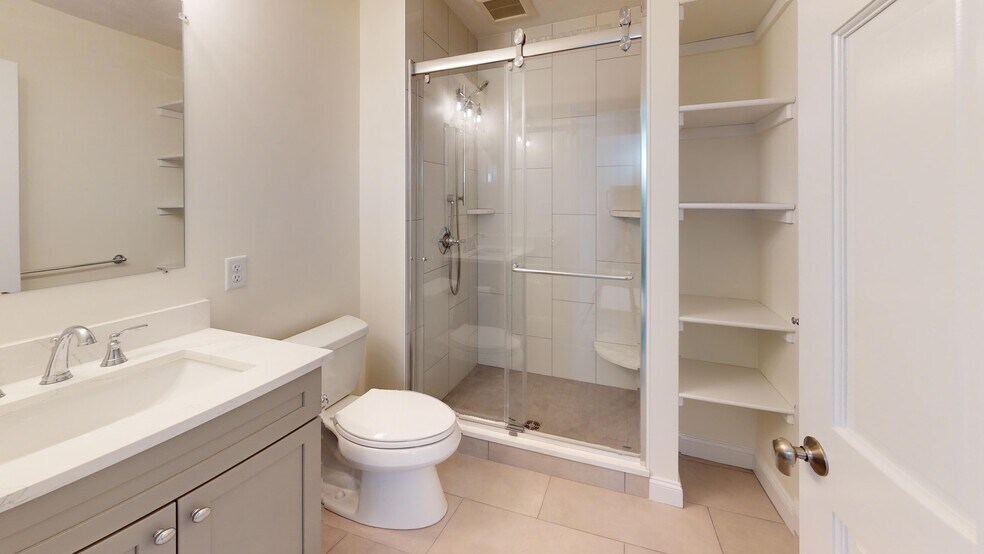 Building Photo - 8 Haven St