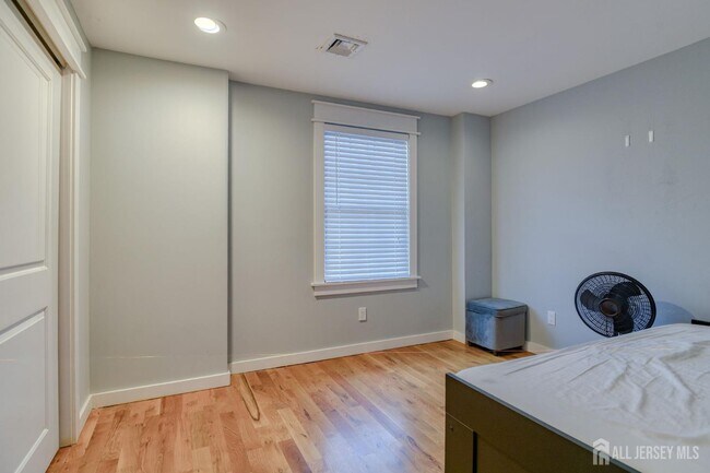 Building Photo - 30 Clara Dr