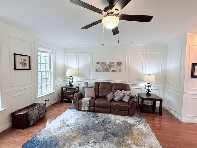 Building Photo - 324 Long Pointe Ln