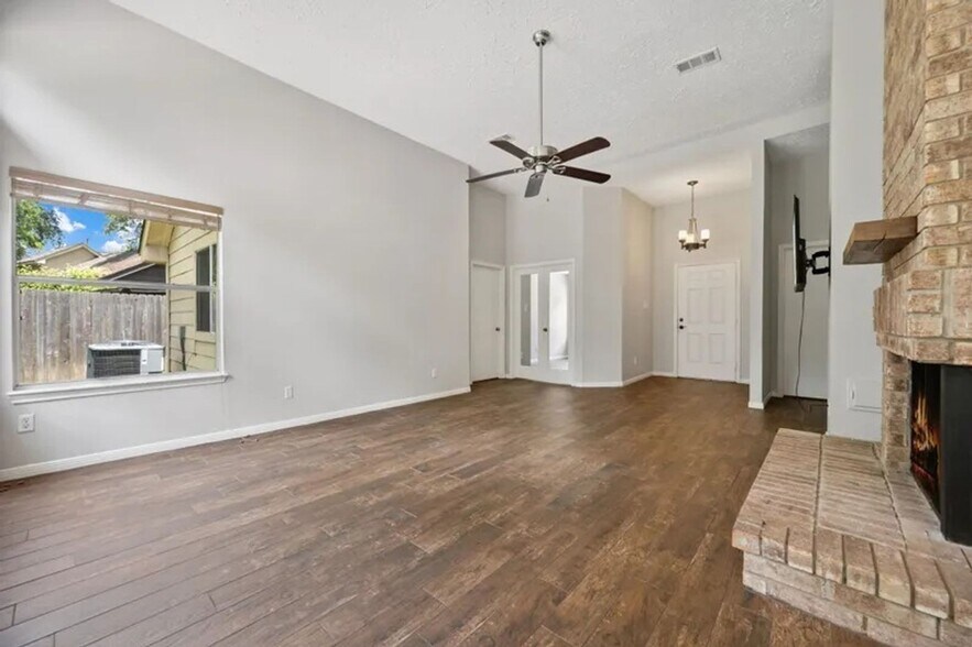 Building Photo - 3518 Grove Oaks Dr
