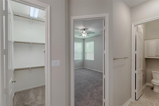 Building Photo - 8411 Hunters Cliff Dr