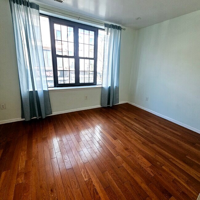 Building Photo - 630 South St