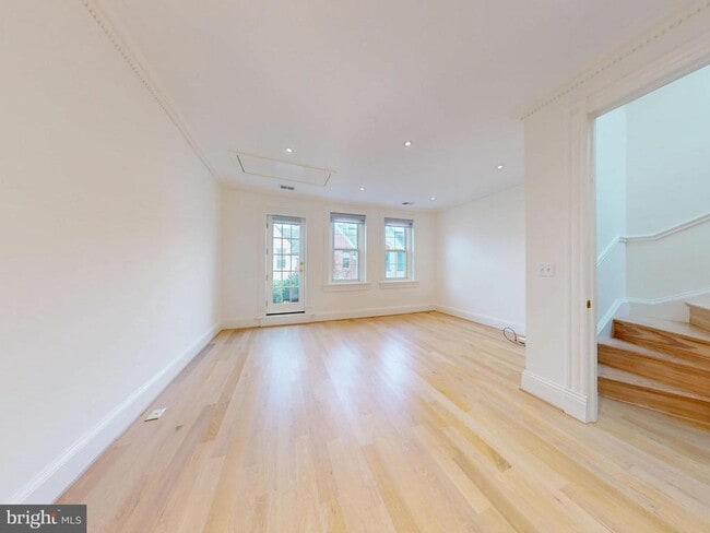 Building Photo - 1808 Riggs Pl NW