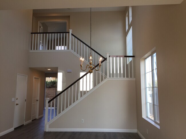 living room - 504 Robins Pl