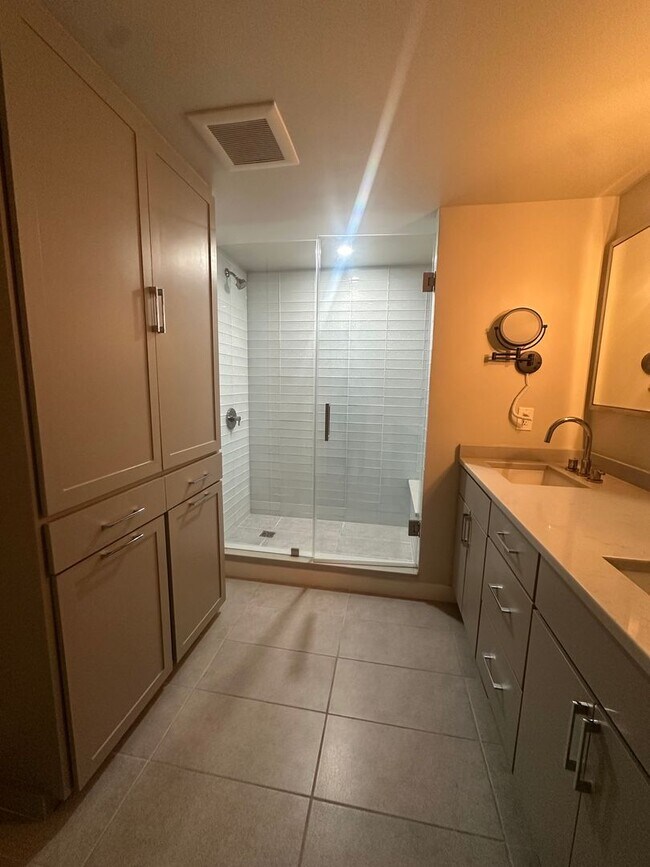 Building Photo - 1 Bedroom 1 Bath Condo Near Capitol Hill