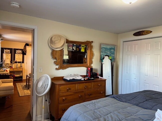 Building Photo - 215 N Lewis St