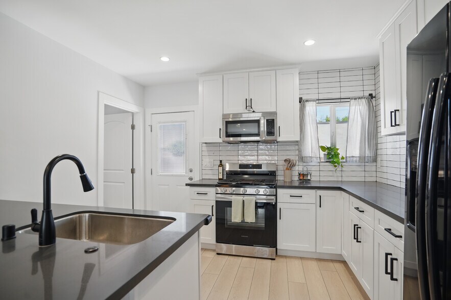 Building Photo - 6702 Saint Clair Ave