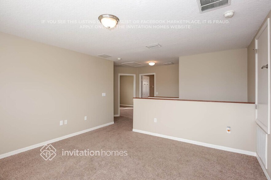 Building Photo - 2458 Hamlet Cir