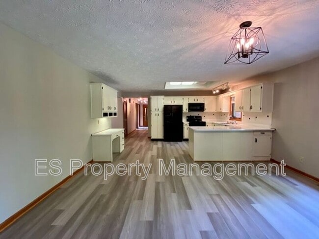Building Photo - 6110 Munsee Ln