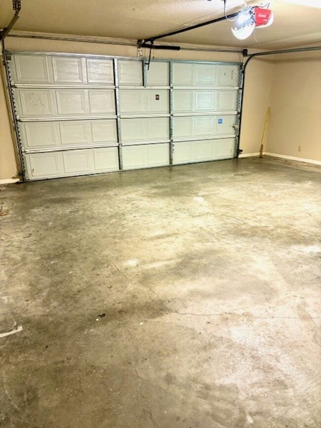 Building Photo - Charming 3-Bed, 2-Bath Home in China Sprin...
