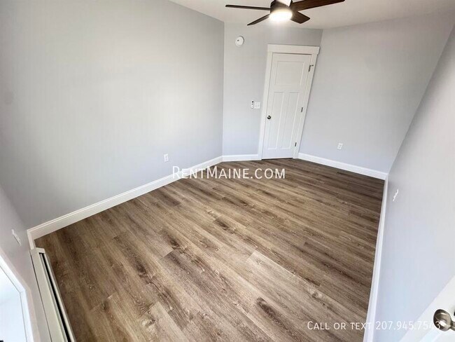 Building Photo - 208 Rocky Rdg Dr