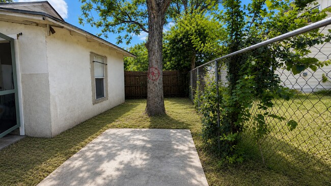 Building Photo - 1817 San Luis St