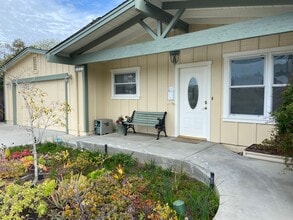 Building Photo - Beautiful, Updated 4 Bed, 3 Bath in the Heart of Clairemont with Canyon Views!!