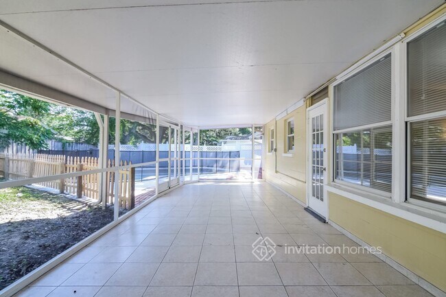 Building Photo - 2554 Lake Ellen Cir