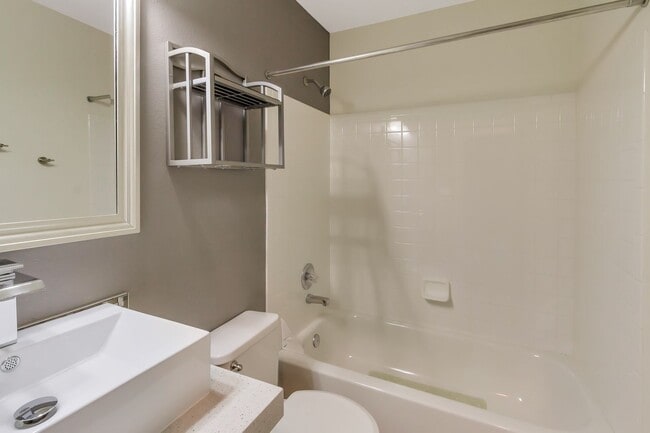 Building Photo - Charming 4 Bedroom 3 Bath in Highlands Ranch!