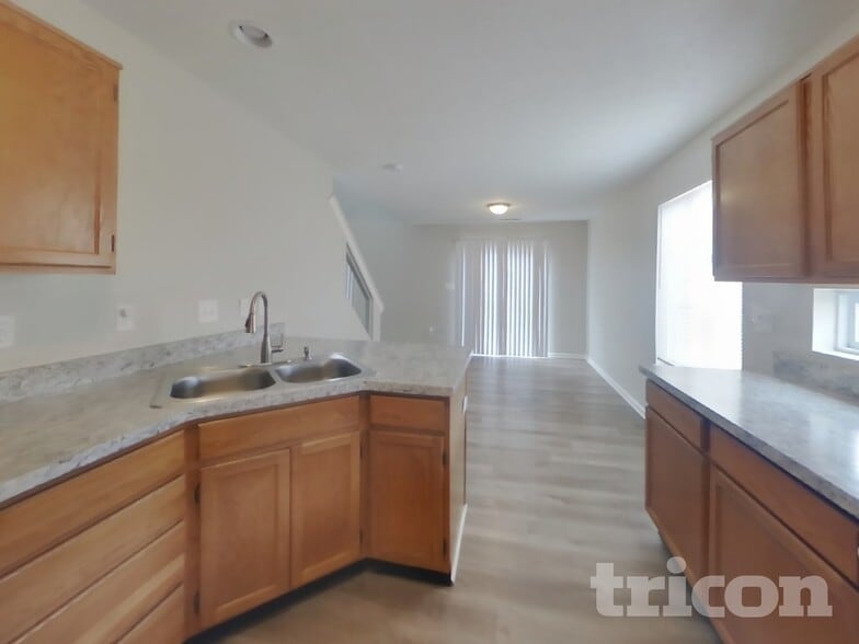 Building Photo - 604 Mountain Pine Dr