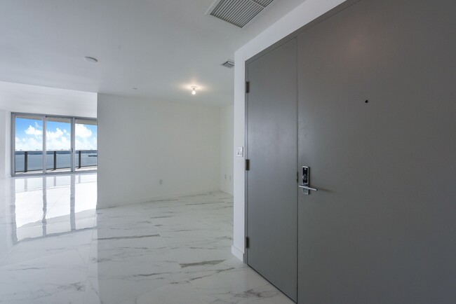 Building Photo - 488 NE 18th St