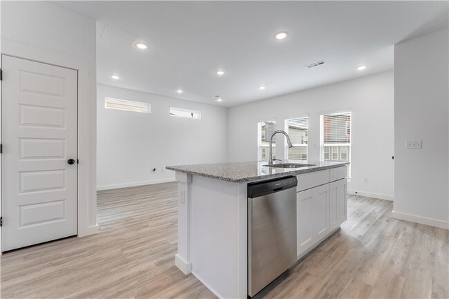 Building Photo - 840 Boardwalk Ave